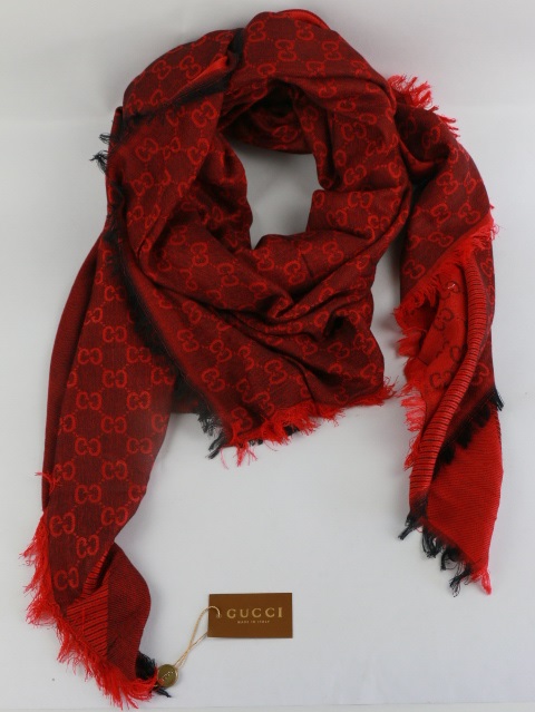 GUCCl brand scarf 13